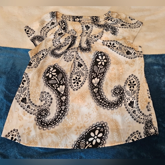 Violent & Claire XL Silky Cream, Tan & Black Paisley Print Round Neck Blouse - Picture 2 of 10